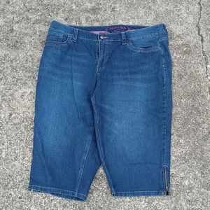 Women's clam diggers